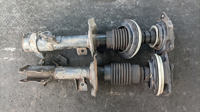 Амортизатор подвески передний правый E4302EC85B NISSAN