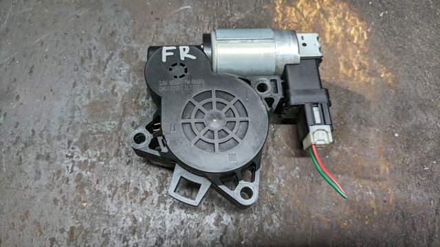 Мотор стеклоподъемника двери передней, правой GJ6A5858X MAZDA