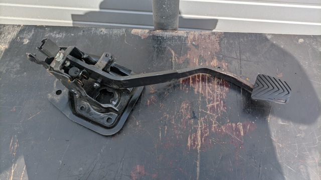 Педаль сцепления MN101630 MITSUBISHI