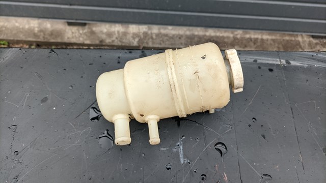 Бачок гидроусилителя MR403657 MITSUBISHI