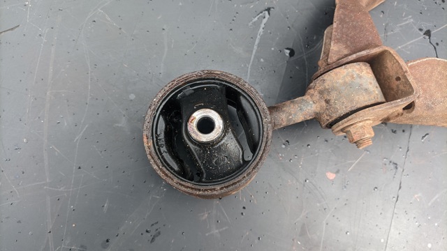 Задняя опора двигателя MR961162 MITSUBISHI