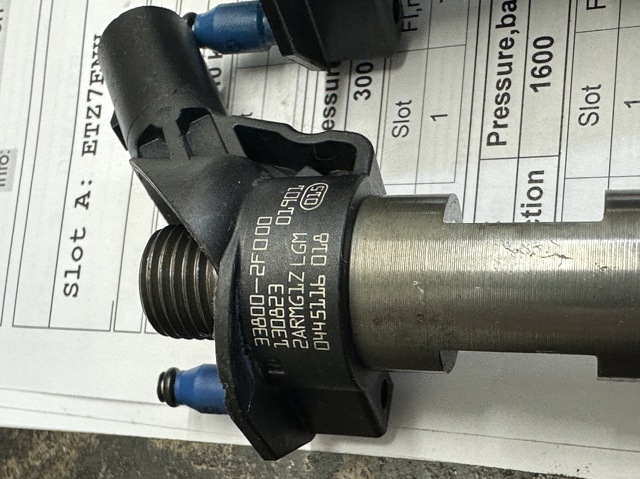 338002F000 HYUNDAI Форсунка впрыска топлива купить в Чернигов