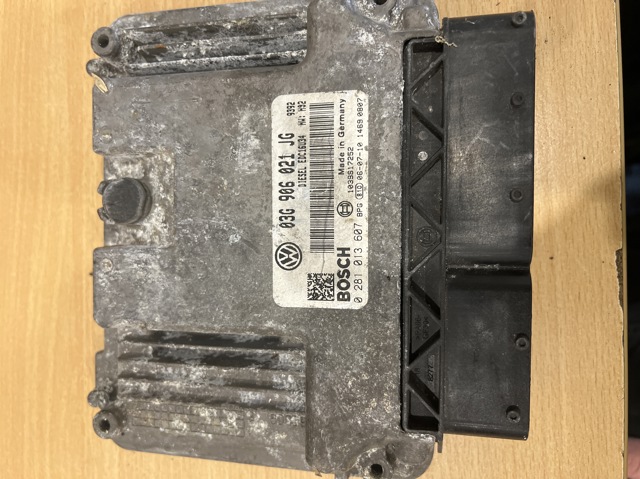 Модуль управления двигателем 03G906021JG VAG