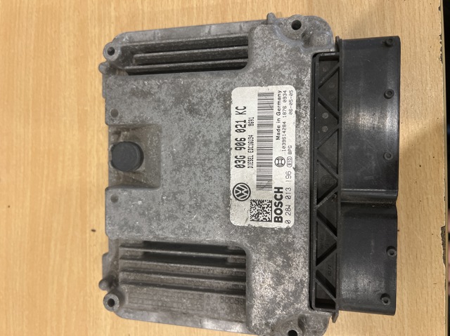 Мозги двигателя 03G906021KC VAG
