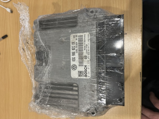 ЭБУ двигателем 03G906021KK VAG