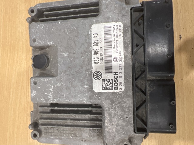 Модуль управления двигателем 03G906021KQ VAG
