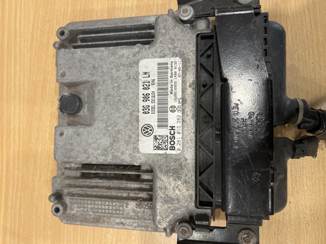 Электронный блок управления двигателем 03G906021LN VAG