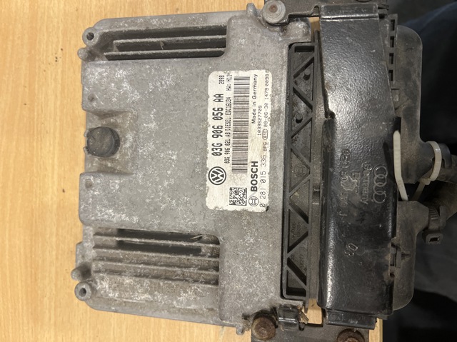 Компьютер двигателя 03G906056AA VAG