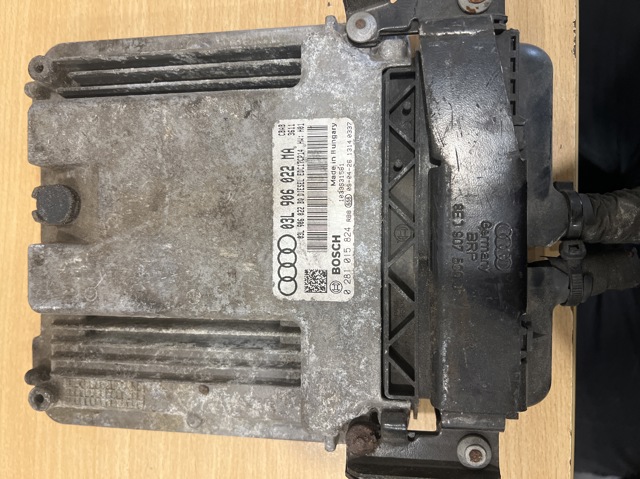 Модуль управления двигателем 03L906022MA VAG