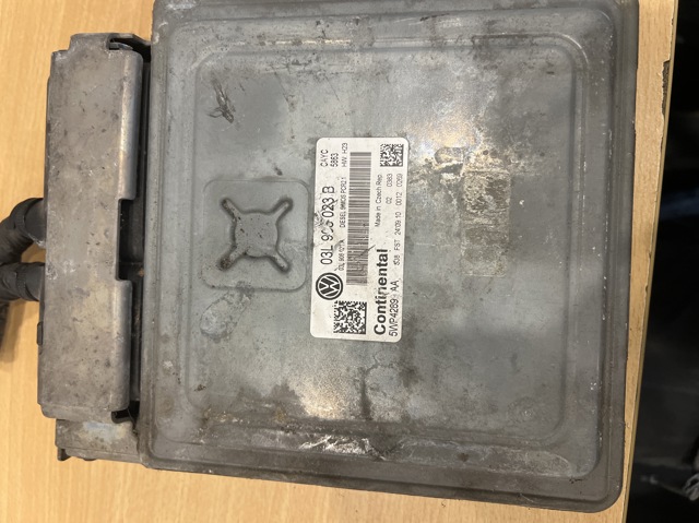 Мозги двигателя 03L906023B VAG