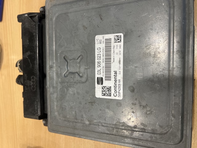 Электронный блок управления двигателем 03L906023LG VAG
