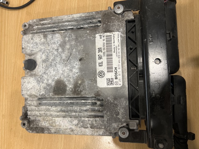 Модуль управления двигателем 03L907309 VAG