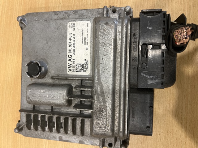 Компьютер двигателя 04L907445B VAG