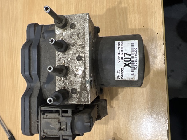 Блок управления ABS 589102P970 HYUNDAI