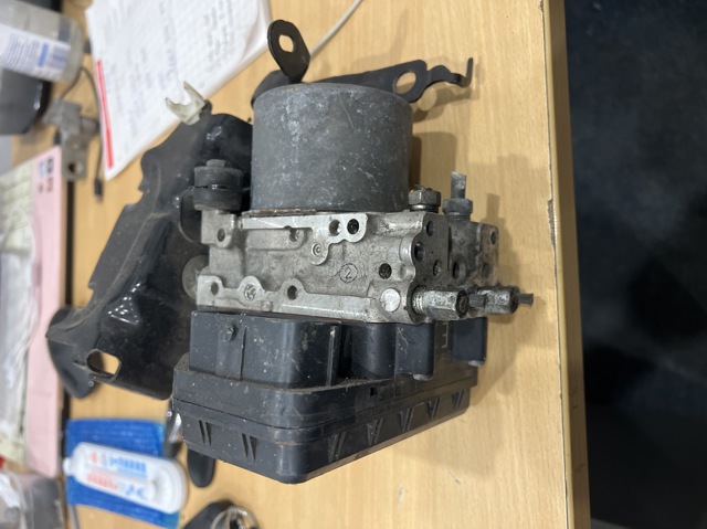 Блок управления АБС  GMM1437A0 MAZDA