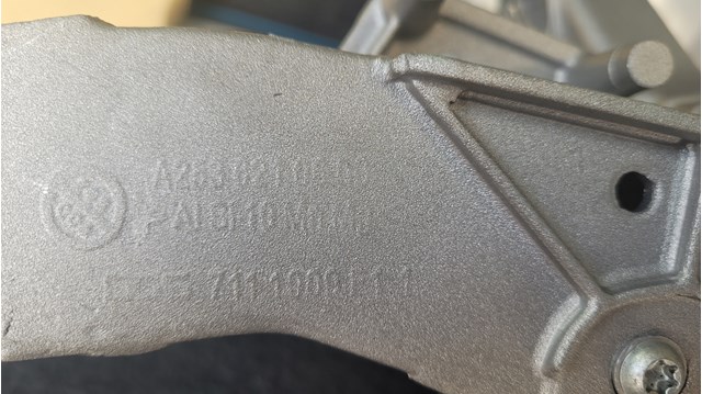Кронштейн передней панели правый 2536210600 MERCEDES