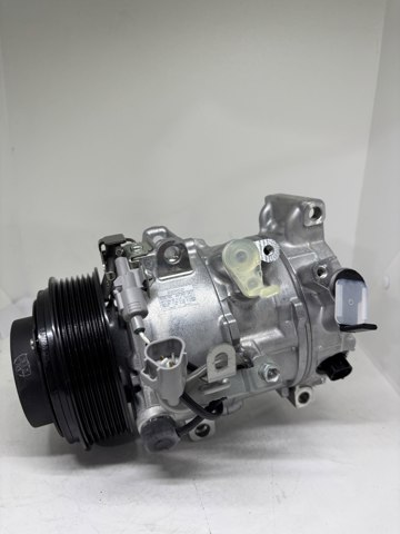 Компрессор климатической установки 8832007110 DENSO