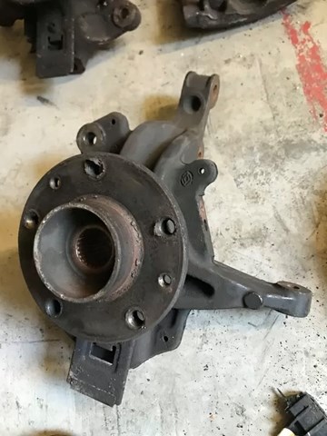 400150053R RENAULT Цапфа передняя левая купить в Винница