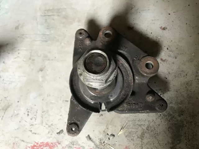 430186431R RENAULT Цапфа задняя правая купить в Каменское