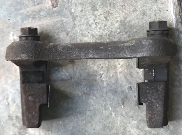 RENAULT 440015923R Скоба тормозного суппорта заднего в наличии Киев