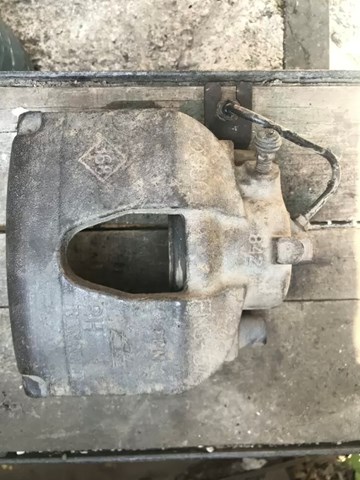 RENAULT 7701049104 Суппорт тормозной передний правый в наличии Чернигов