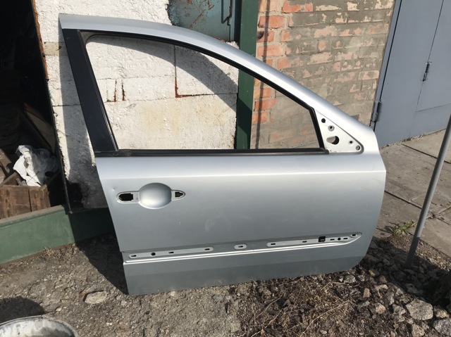 RENAULT 7751471659 Дверь передняя правая в наличии Житомир
