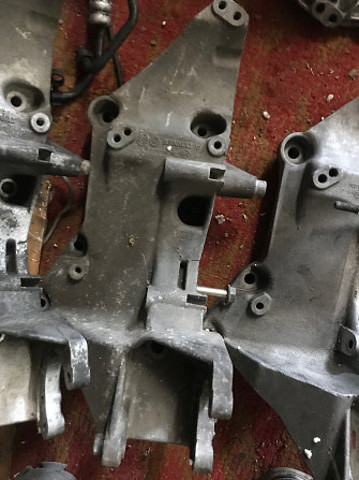 RENAULT 8200689751 Кронштейн генератора в наличии Ужгород