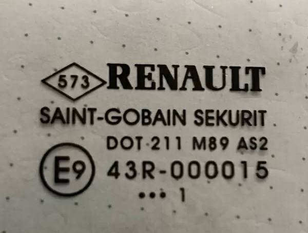 RENAULT 823000026R Стекло двери задней правой в наличии Сумы