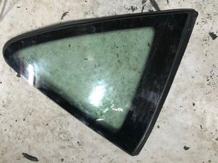 A1686700112 Стекло кузова (багажного отсека) левое купить Ужгород