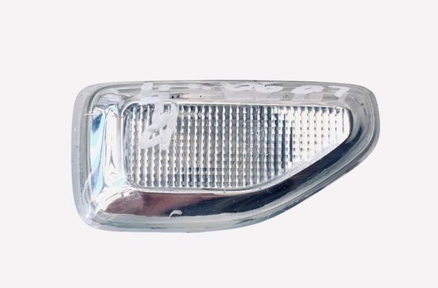 Повторитель поворота на крыле, правый 261601801R RENAULT