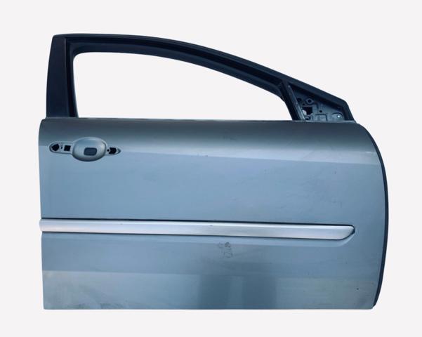 Пассажирская передняя дверь 801000025R RENAULT