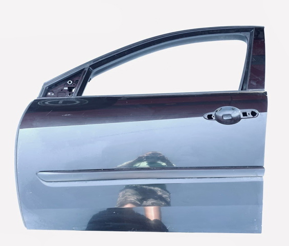 Передняя левая дверь 801010025R RENAULT