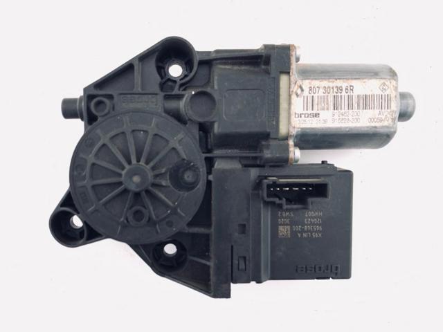 Мотор стеклоподъемника двери передней, правой 807301396R RENAULT