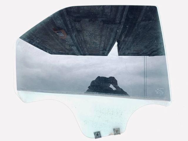 Стекло задней правой двери 8200211929 RENAULT