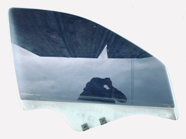 Стекло двери передней правой 8200240554 RENAULT
