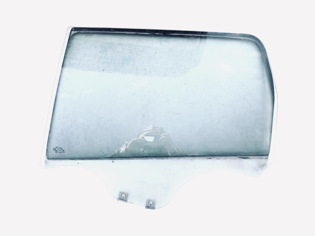 Стекло заднее левое 8200396077 RENAULT