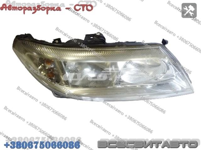 RENAULT 8200002847 Фара правая в наличии Черновцы