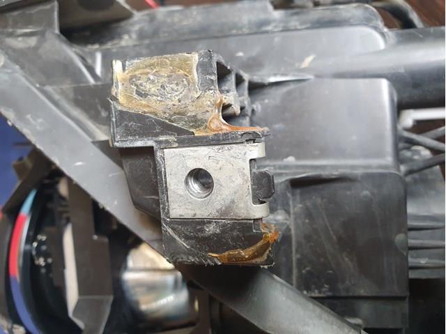 MAZDA BHR251030 Правая фара в наличии Днепр