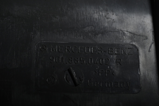 MERCEDES 9018850402 Бампер задний, правая часть в наличии Черкассы