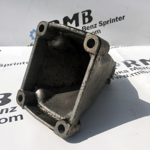 MERCEDES A6112230304 Кронштейн подушки (опоры) двигателя правой в наличии Украина