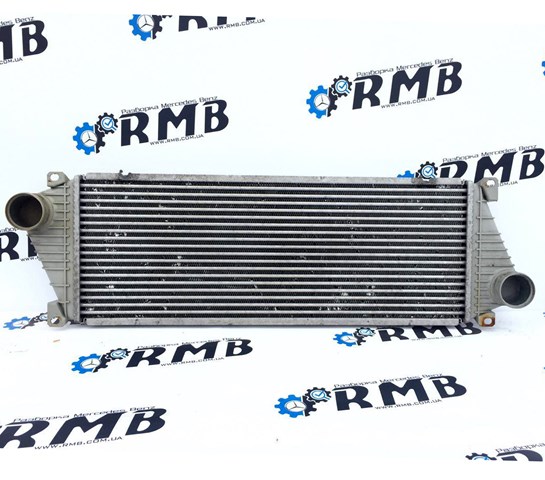 Радиатор интеркулера на mercedes benz sprinter 2,2/2.7 cdi (ом 611 - 612) a9015010701 A 901 501 07 01