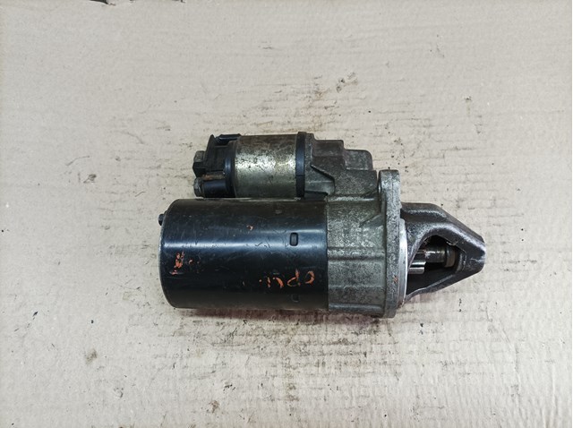 Стартер автомобиля Opel Zafira A