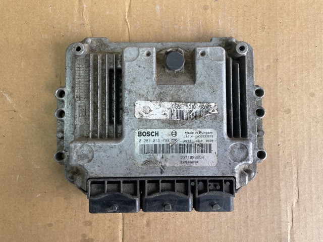 ЭБУ двигателем 0281015798 BOSCH