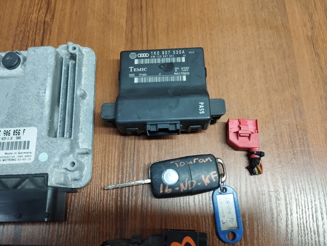 VAG 03C906056F Блок управления двигателем в наличии Киев