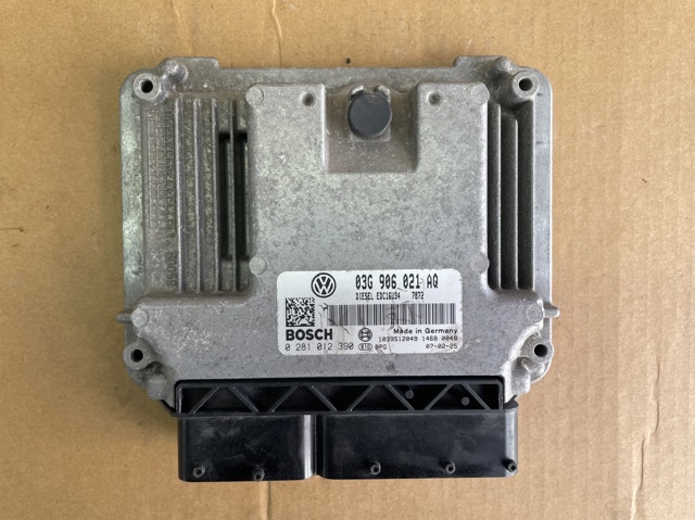 ЭБУ двигателем 03G906021AQ VAG