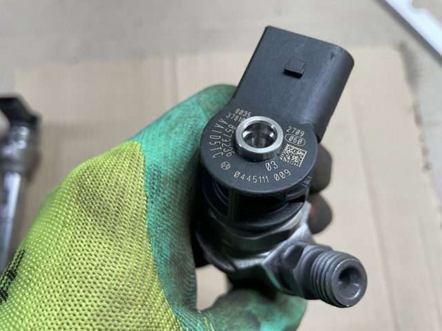 BOSCH 0445111009 Форсунка впрыска топлива в наличии Полтава