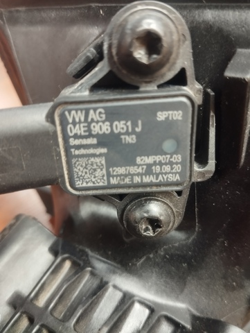 04E145785E VAG Радиатор интеркуллера купить в Житомир