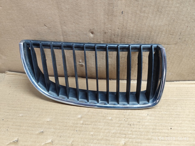 Решетка радиатора левая 22405910 BMW