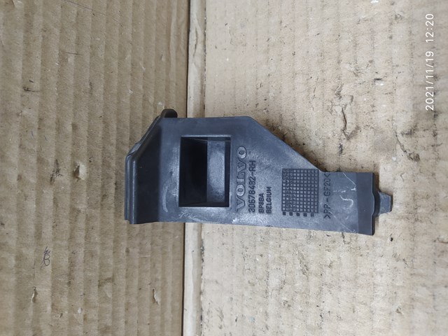 Правое крепление переднего бампера 30678482 VOLVO