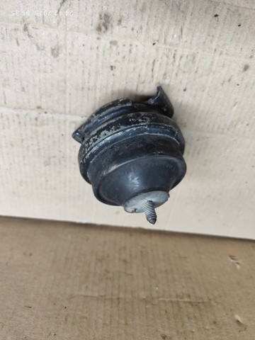 Подушка передней опоры двигателя Volkswagen Passat B3, B4